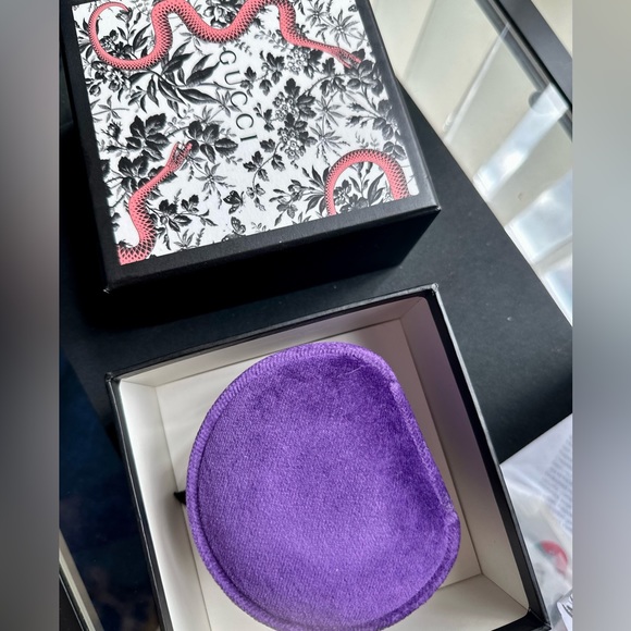 GUCCI Running G Ring with GG Charm in 18K White Gold - Picture 6 of 11